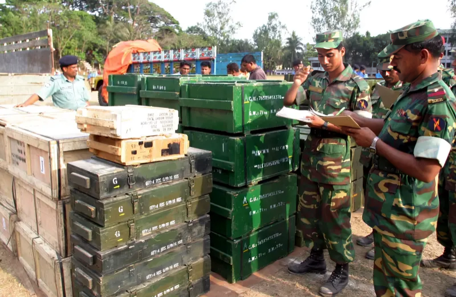 Seizure of ten trucks of weapons